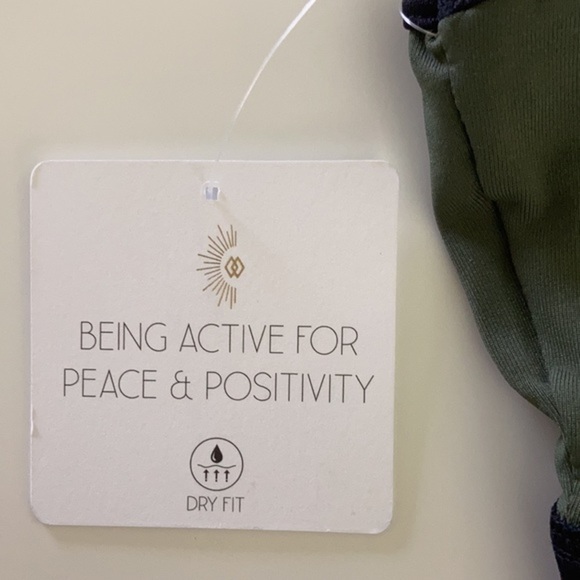 Olive green Asymmetrical sports bra XL NWT - Picture 4 of 7